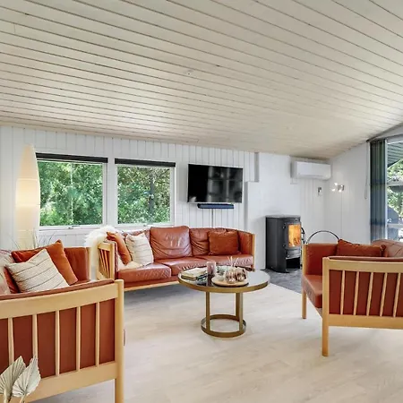 3 Bedroom Cozy In Prázdninový dům *