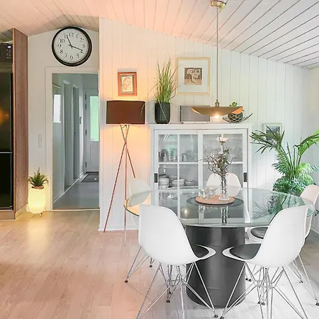 3 Bedroom Cozy In Feriehus