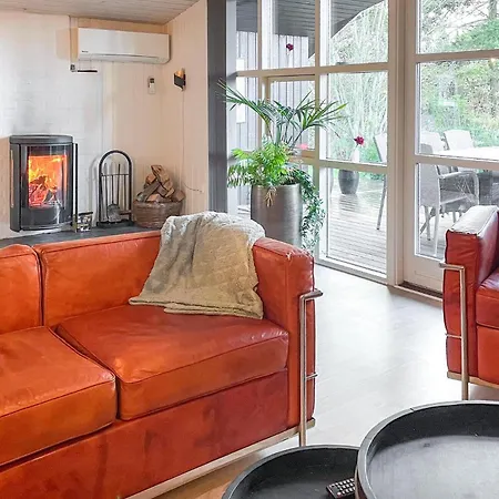 3 Bedroom Cozy In Prázdninový dům Skjern